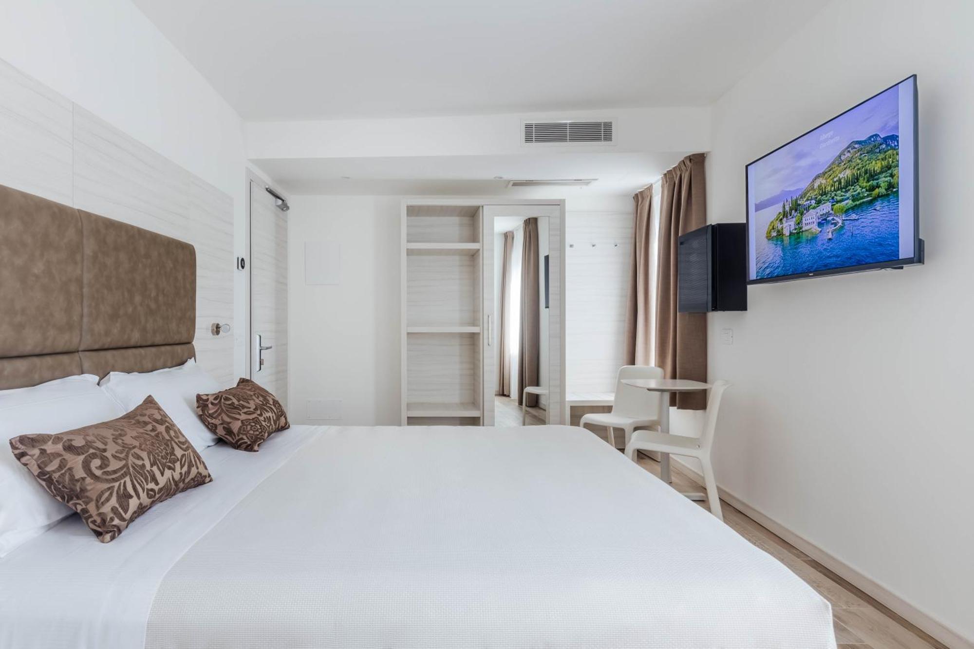 Hotel Giardinetto การ์ดา ภายนอก รูปภาพ